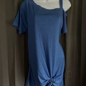 Twisted knot, cold shoulder T-shirt